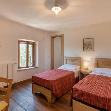 2 Bedroom Lovely In Lägenhet *