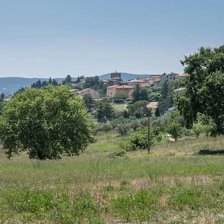 2 Bedroom Amazing In Apartment Avigliano Umbro